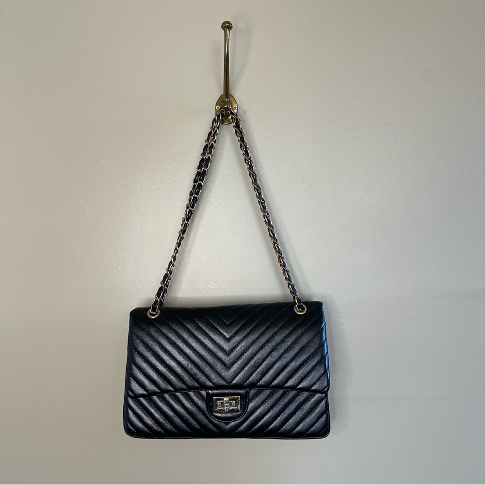 Red Dress Boutique Black Chevron Quilted Shoulder Bag